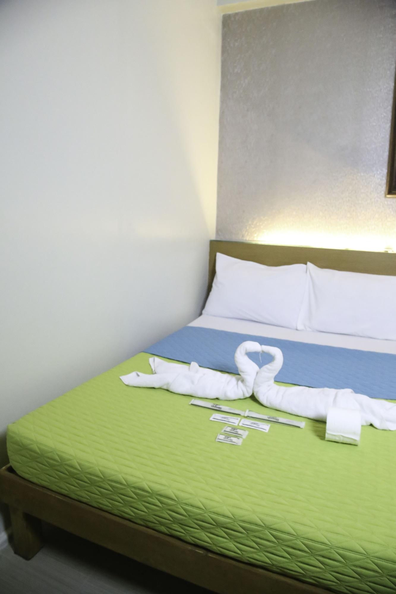 Quoalla Hotel Makati Makati City Екстериор снимка